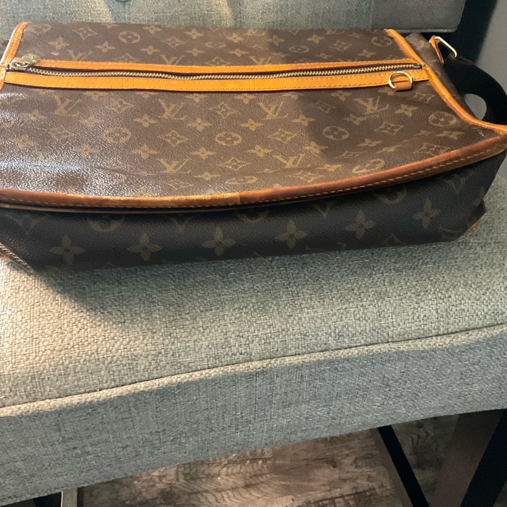 Louis Vuitton Monogram Brown Messenger Bag - Picture 4 of 8